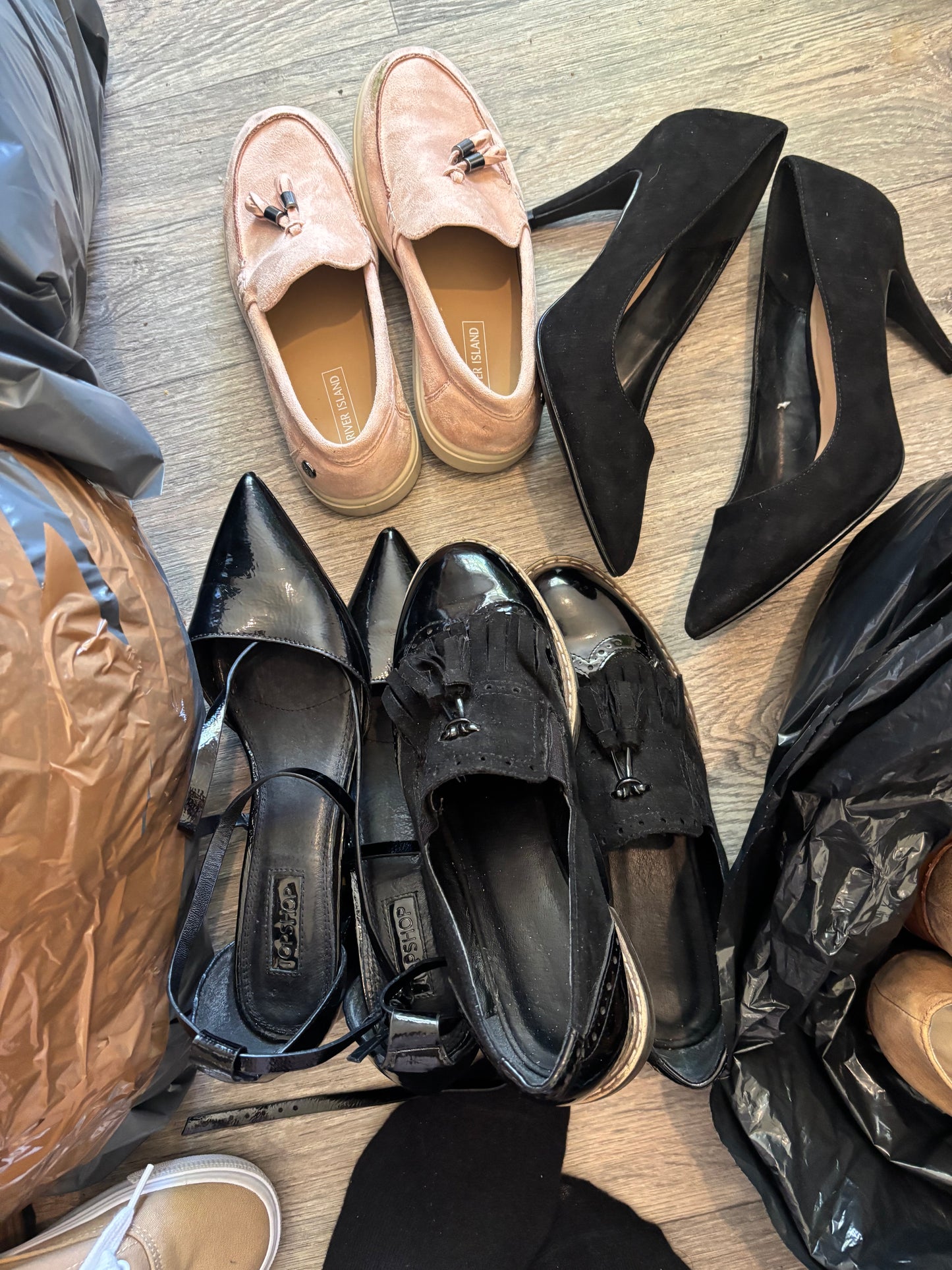 11 pairs of shoes . Women’s and kids grade A/B