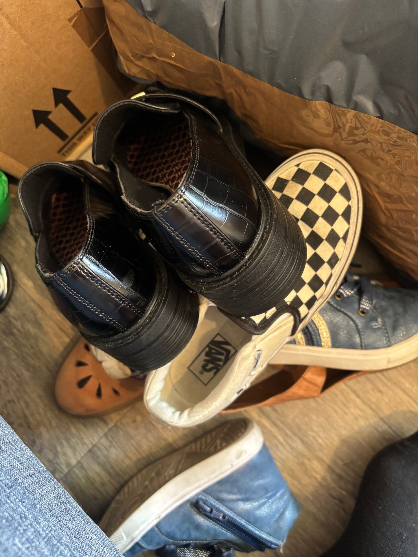 11 pairs of shoes . Women’s and kids grade A/B